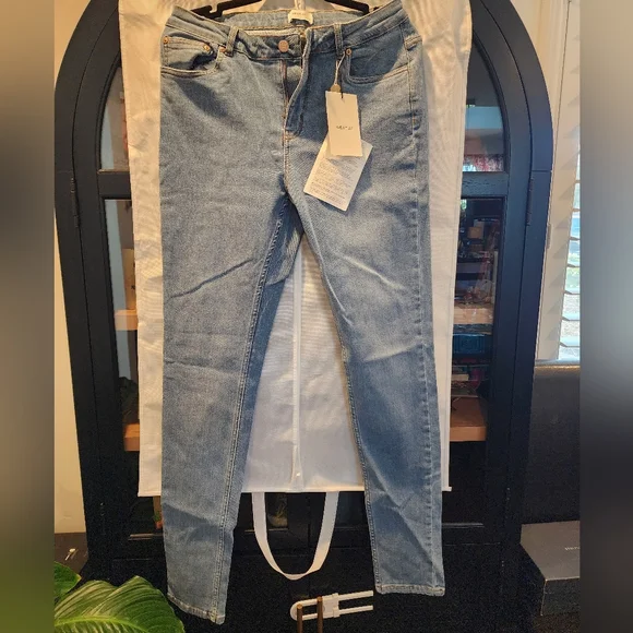 Women's Blue Jeans - Picture 4 of 6